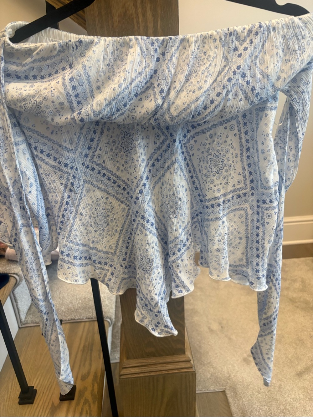 Hollister Blue and White shraplessPaisley Blouse large